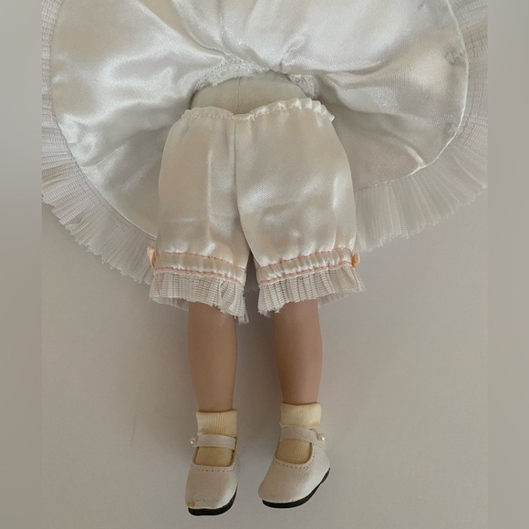 MBI Porcelain Shirley Temple 10” Doll “Baby Take a Bow” Ruffled White Dress - Picture 8 of 10